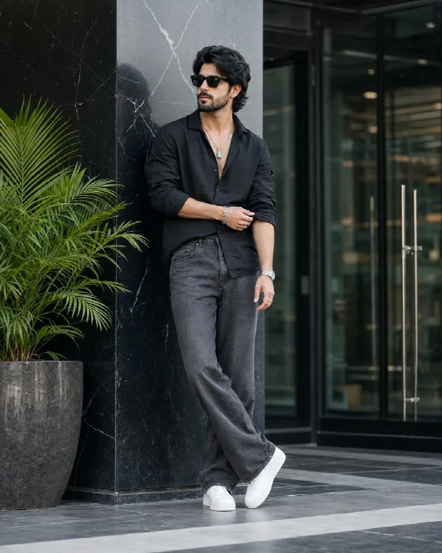 Marble Pillar Street Style