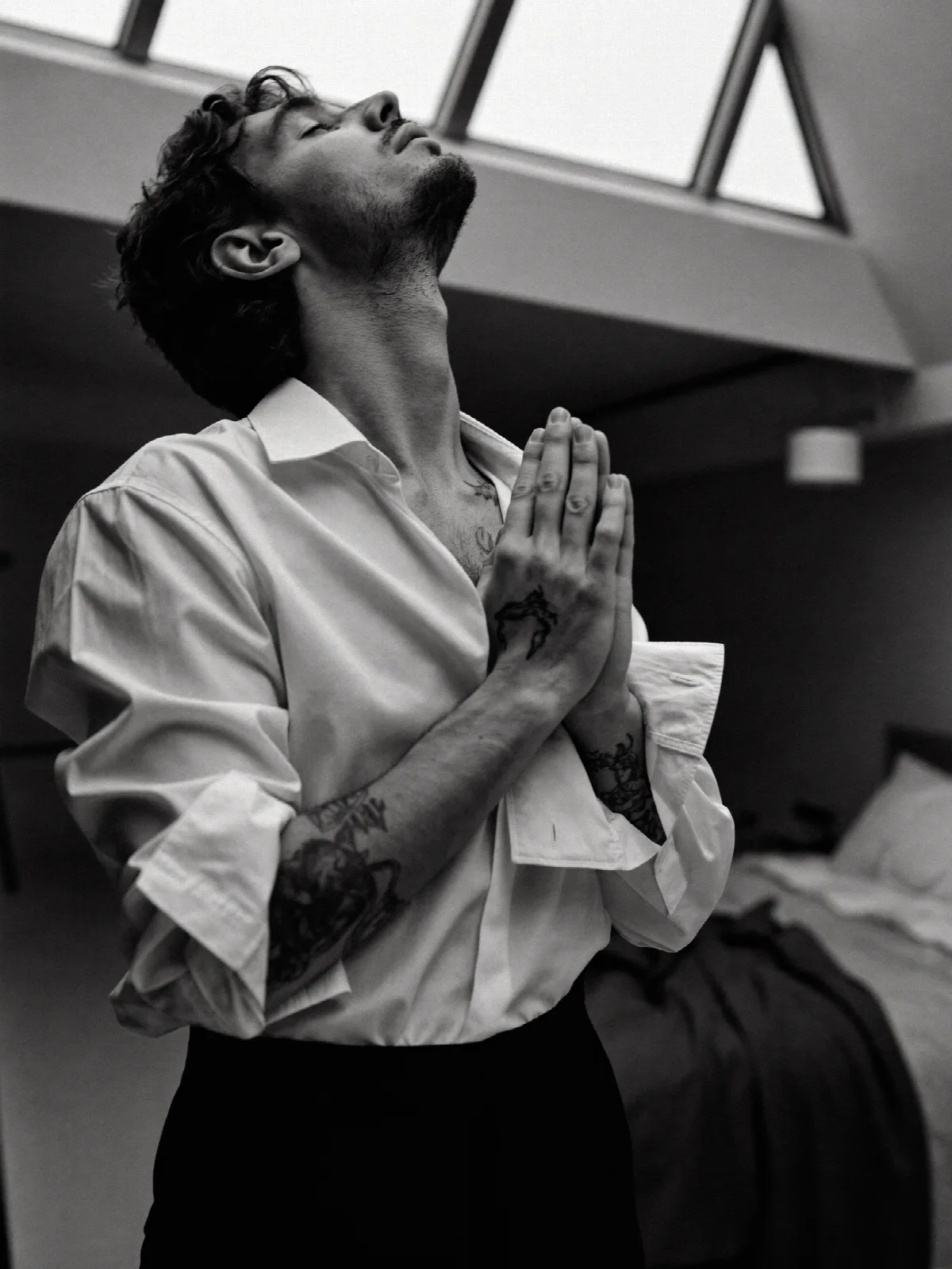 A Quiet Monochrome Gesture