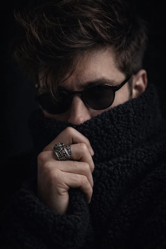 Hidden in a Dark Collar